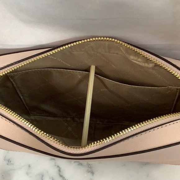 NWT Michael Kors Large Leather Crossbody Handbag - Picture 4 of 5